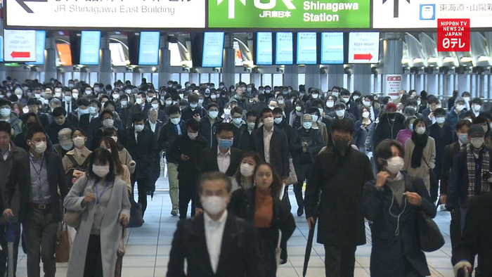 Commuters crowd Tokyo stations amid state of emergency