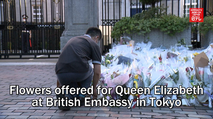 Flowers offered for Queen Elizabeth at British Embassy in Tokyo