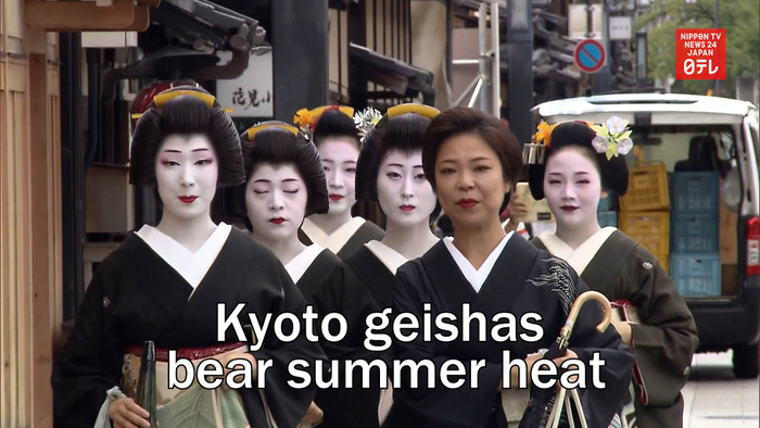 Kyoto geishas bear summer heat