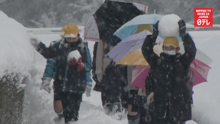 Heavy snow buries western Japan