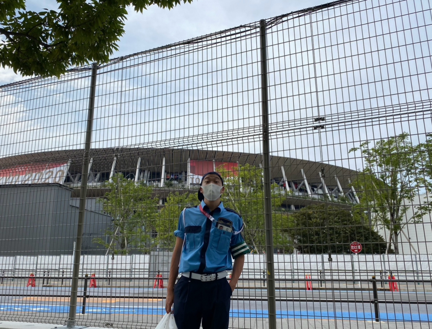 東京五輪の警備バイトでは、皇居から渋谷をつなぐ「青山通り」の交通整備担当でした。実は多くの選手や関係者が通る国道。関係車両の流れから、オリンピックの運営方法や大会のスケジュール進行が垣間見えるようで興味深く働くことができました。