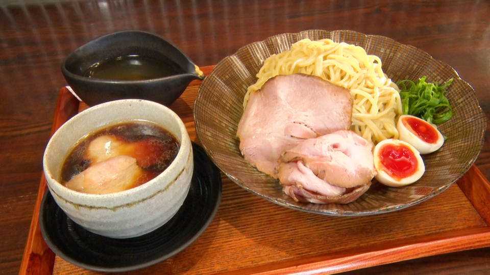 フェスのようにたくさんの味が楽しめる!? “二郎系ラーメンの神”が絶賛の昆布水つけ麺店（日テレTOPICS）｜ｄメニューニュース（NTTドコモ）