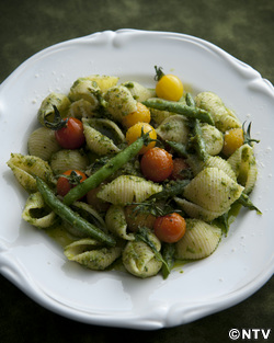 もこみち流 いんげんと2種のトマトのシェルパスタ ~バジルソースで~